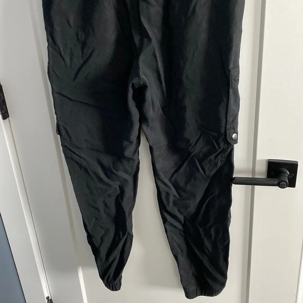 Banana Republic Black Tencel Soft Cargo Joggers EUC